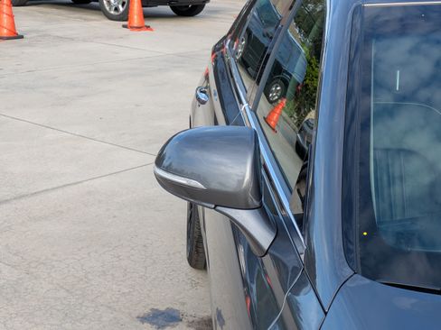 Used 2017 Genesis G90 3.3T Premium image 8