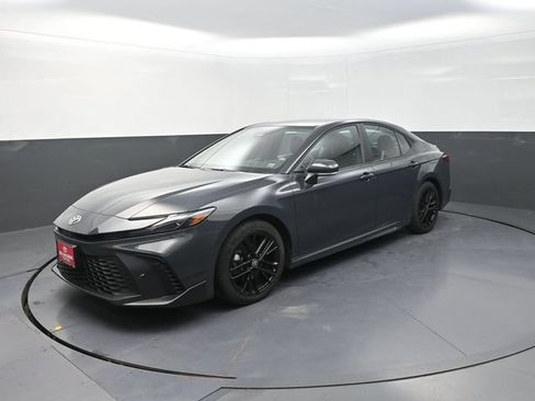 Used 2026 Toyota Camry SE FWD image 3