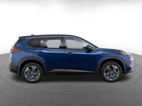 Used 2025 Nissan Rogue SV FWD image 14