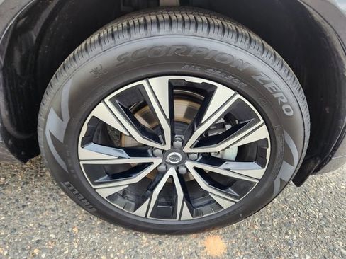 Certified 2025 Volvo XC60 B5 Core image 20