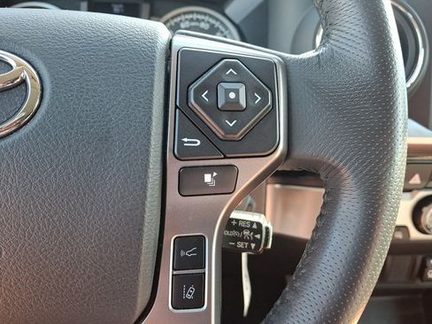 Used 2018 Toyota Tacoma SR5 AWD/4WD image 21