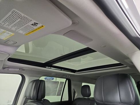 New 2025 Lincoln Navigator Reserve image 13