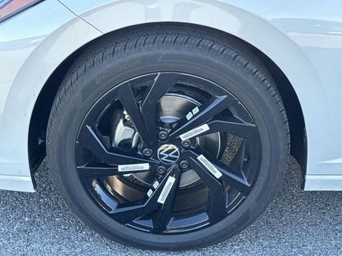 New 2026 Volkswagen Jetta SE FWD image 22