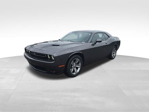 Used 2020 Dodge Challenger SXT w/ Driver Convenience Group image 7