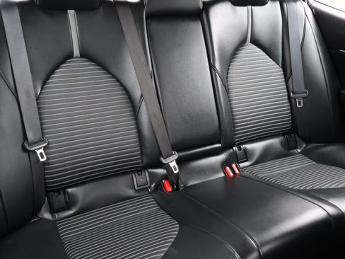 Used 2024 Toyota Camry SE image 19