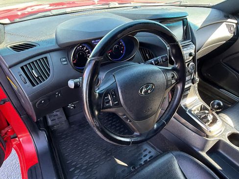 Used 2013 Hyundai Genesis 3.8 RWD image 10