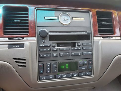 Used 2003 Lincoln Town Car Executive image 20