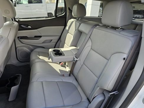 Used 2023 GMC Acadia SLT image 20