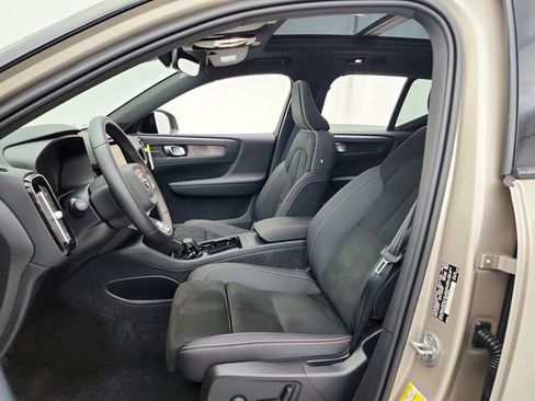 Used 2023 Volvo XC40 Recharge Ultimate w/ Protection Package Premier AWD/4WD image 18
