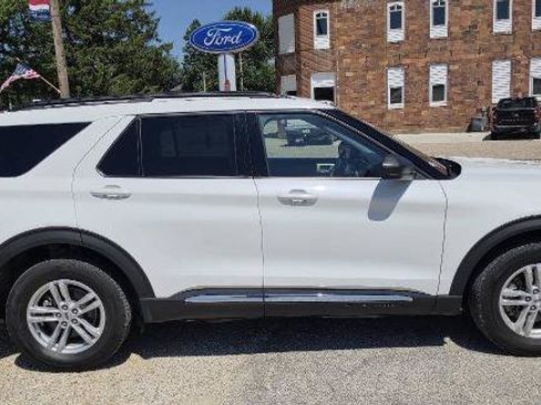 Certified 2024 Ford Explorer XLT w/ Equipment Group 202A AWD/4WD image 4