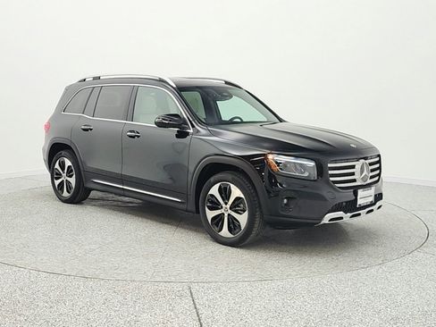 Certified 2025 Mercedes-Benz GLB 250 image 3