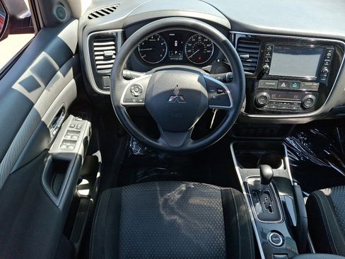 Used 2018 Mitsubishi Outlander ES AWD/4WD image 12