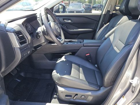 Used 2024 Nissan Rogue SV w/ SV Premium Package FWD image 3