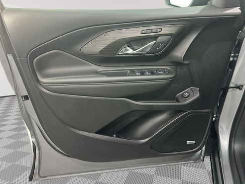 Used 2024 GMC Terrain SLT w/ Infotainment Package II image 24