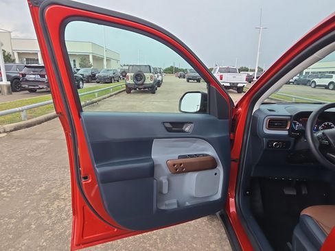 Used 2024 Ford Maverick Lariat FWD image 14