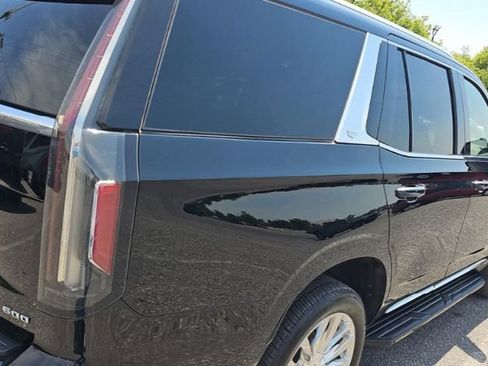 Used 2023 Cadillac Escalade Premium Luxury AWD/4WD image 2