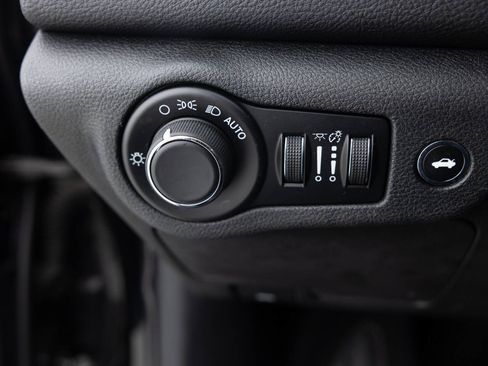 Used 2017 Chrysler 200 Limited Platinum FWD image 35