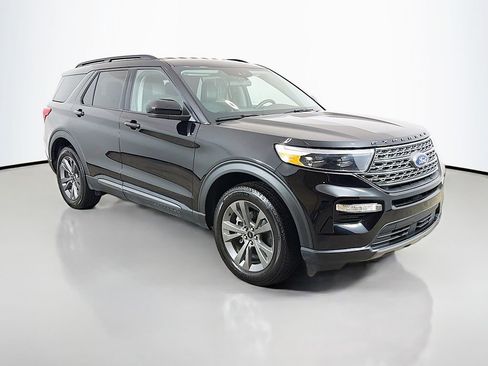 Used 2023 Ford Explorer XLT w/ Equipment Group 202A AWD/4WD image 2