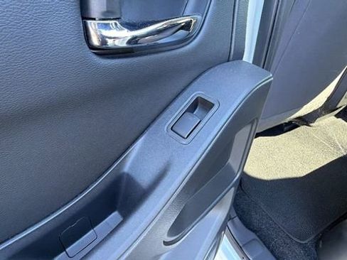 Used 2025 Nissan Frontier SV w/ SV Convenience Package image 15