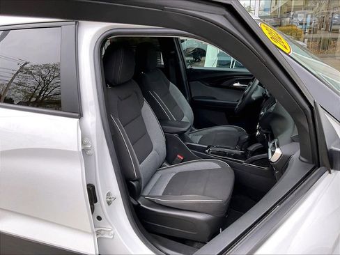 Used 2023 Chevrolet TrailBlazer LT FWD image 11