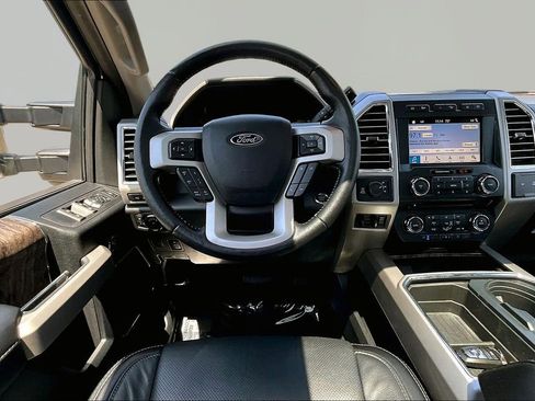 Used 2017 Ford F250 Lariat w/ Lariat Ultimate Package AWD/4WD image 9