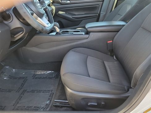 Used 2024 Nissan Altima 2.5 SV image 15