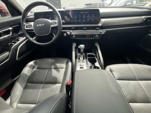 Used 2023 Kia Telluride EX w/ EX Captain's Chair Package image 14