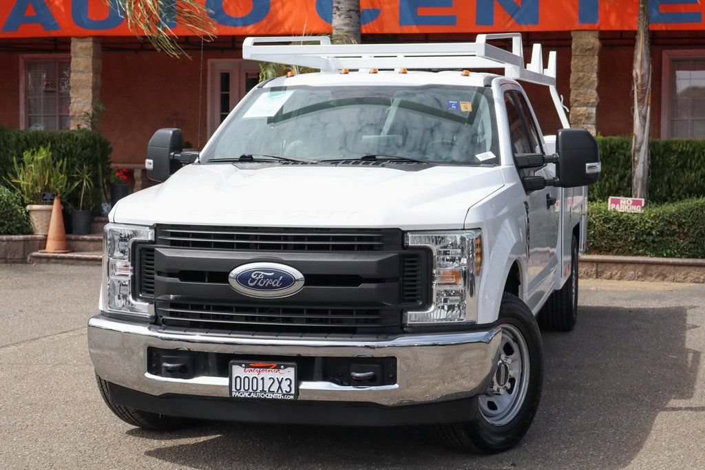 Used 2018 Ford F350 XL w/ Power Equipment Group RWD image 4
