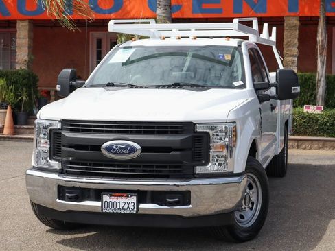 Used 2018 Ford F350 XL w/ Power Equipment Group RWD image 4
