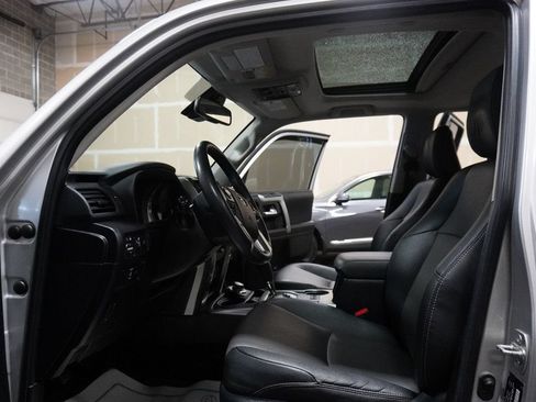 Used 2022 Toyota 4Runner SR5 Premium w/ Moonroof Package AWD/4WD image 10