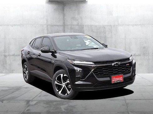 Used 2024 Chevrolet Trax RS w/ Sunroof Package image 2