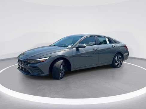 Certified 2025 Hyundai Elantra Limited FWD image 1