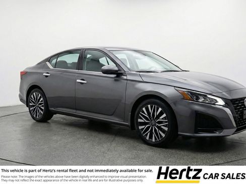 Used 2025 Nissan Altima 2.5 SV image 1