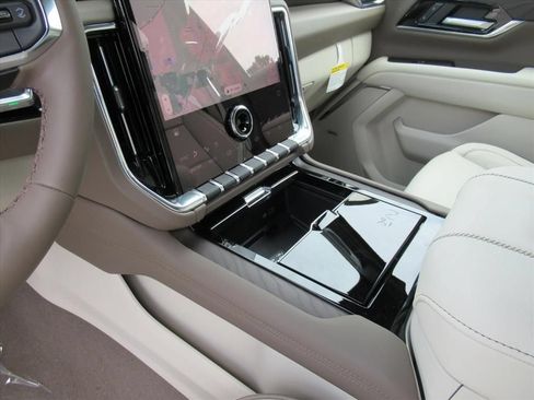Used 2026 GMC Yukon Denali w/ Sun & Power Step Package RWD image 15