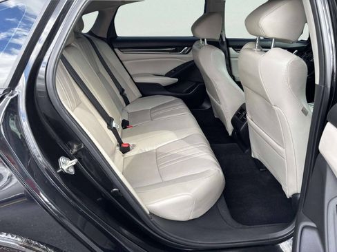 Used 2018 Honda Accord Touring image 19