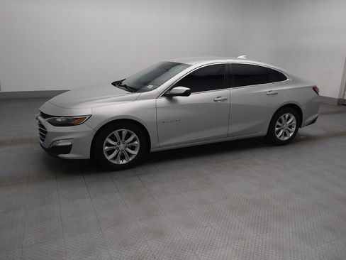 Used 2019 Chevrolet Malibu LT w/ Driver Confidence Package II FWD image 2