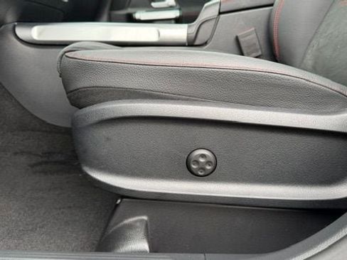 Used 2024 Mercedes-Benz GLB 35 AMG 4MATIC image 35
