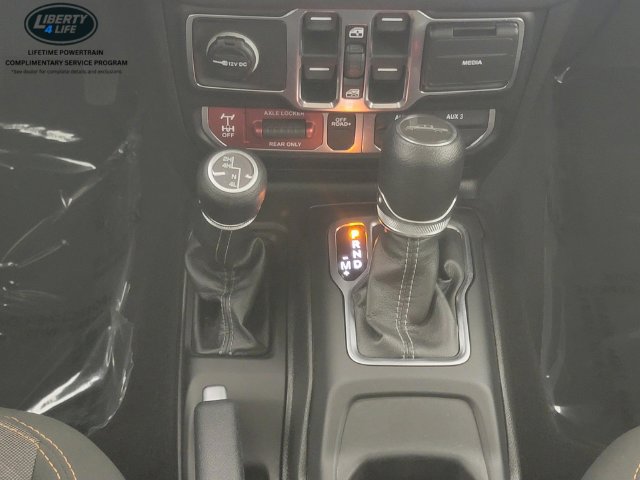 Used 2026 Jeep Gladiator Mojave AWD/4WD image 23