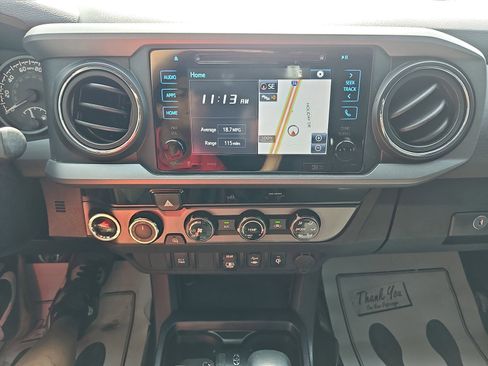 Used 2018 Toyota Tacoma TRD Off-Road AWD/4WD image 20
