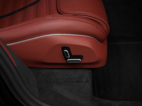 Used 2025 Ferrari Purosangue image 34