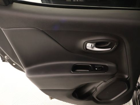 Used 2022 Jeep Renegade Latitude AWD/4WD image 17