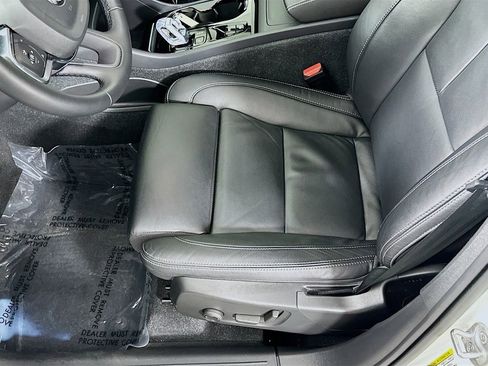 Used 2023 Volvo XC40 B5 Plus w/ Driver Assist Package AWD/4WD image 13