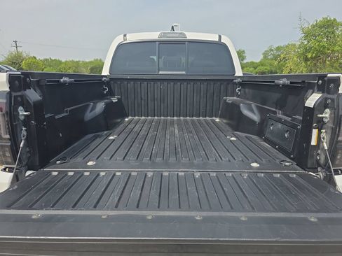 Used 2022 Toyota Tacoma SR w/ SR Convenience Package RWD image 30
