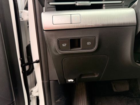 Used 2025 Hyundai Kona Limited FWD image 14