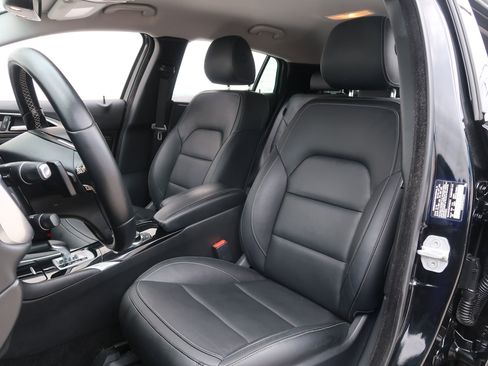 Used 2017 INFINITI QX30 image 12