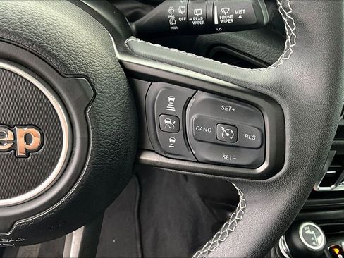 Used 2025 Jeep Wrangler Unlimited Sport AWD/4WD image 13