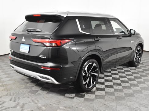 Used 2025 Mitsubishi Outlander SEL image 6