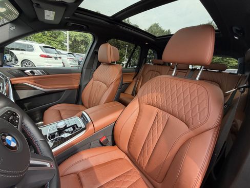 Used 2024 BMW X5 M60i AWD/4WD image 9