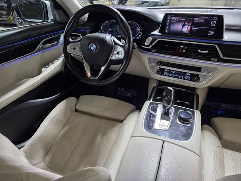 Used 2020 BMW 745e xDrive AWD/4WD image 19