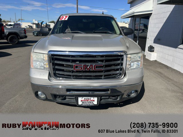 Used 2007 GMC Sierra 2500 SLE w/ Z71 Off-Road Package AWD/4WD image 2